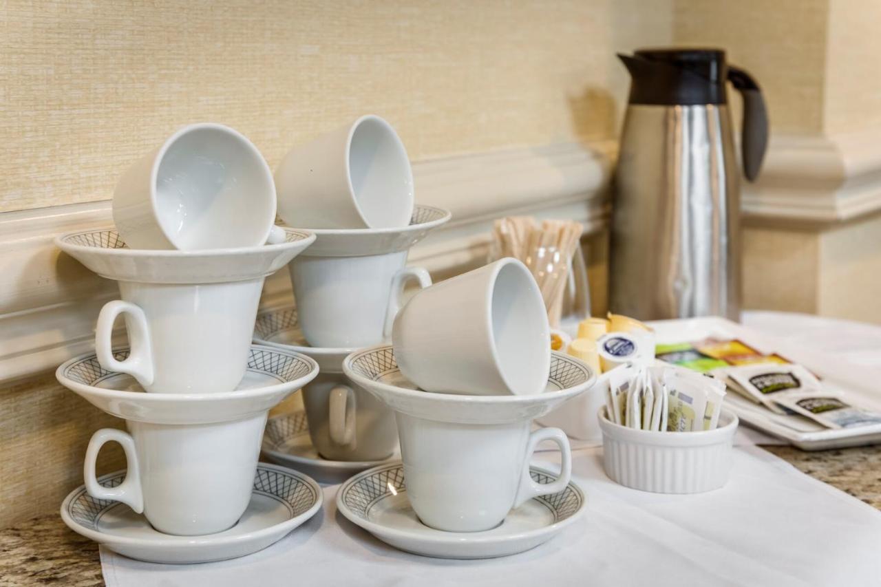 Monte Carlo Inn Vaughan Suites Εξωτερικό φωτογραφία