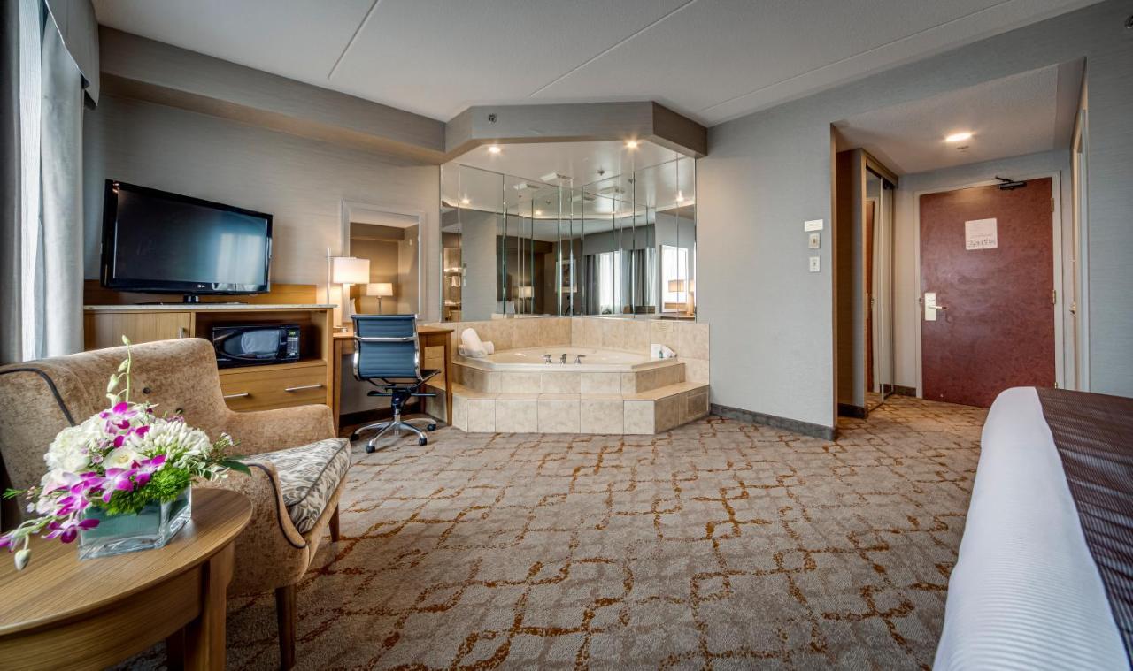 Monte Carlo Inn Vaughan Suites Εξωτερικό φωτογραφία